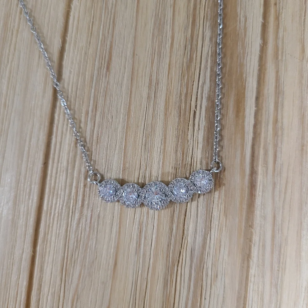 🌟🌟NEW🌟🌟GLAMOROUS!! Genuine 5 Round CZ 1 Carat  Necklace in SILVER 🌟🌟 - Picture 8 of 15